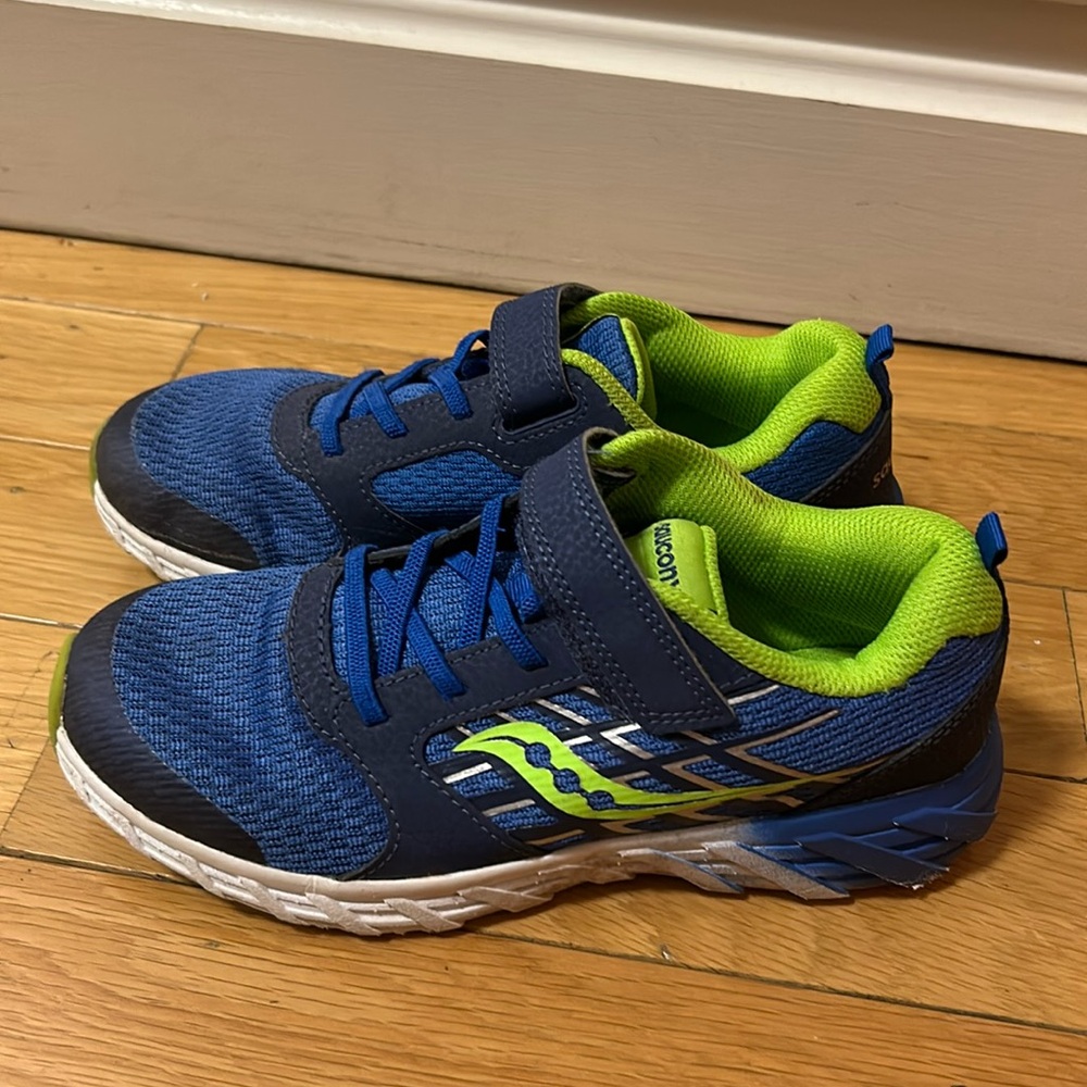 Saucony Wind A/C 2.0 Athletic Sneaker Youth Boys Kid Shoes Blue/Green Sz 4